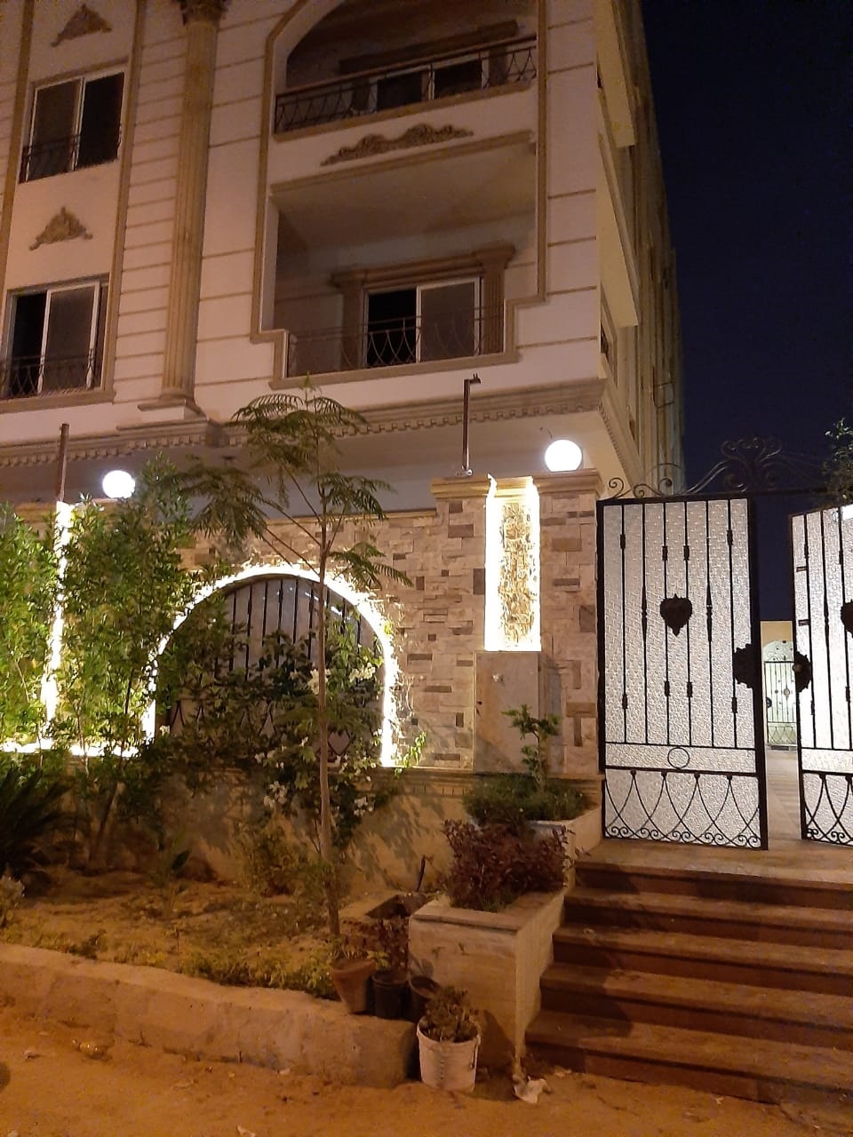 Prime Location Apartment For Sale At the 3rd District New Cairo شقة بموقع متميز للبيع في التجمع الثالث القاهرة الجديدة.jpg